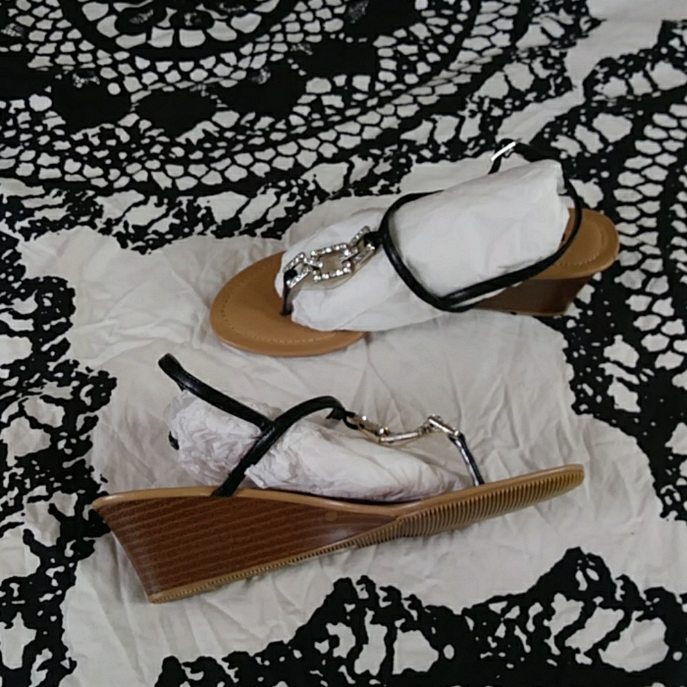 Sandals - Picture 5 of 5